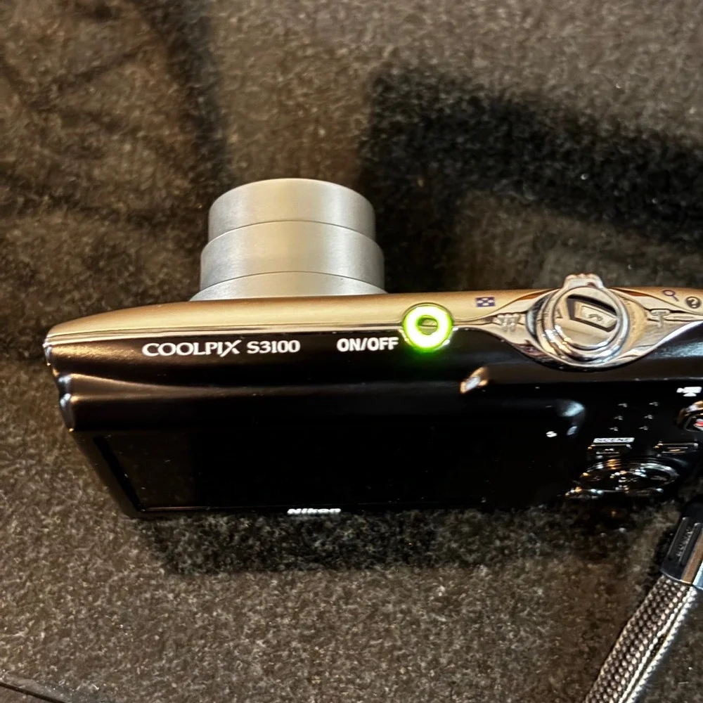 Nikon COOLPIX S3100 Digital Camera 14 MP‎ 5X Nikon Wide Angle Optical Zoom
